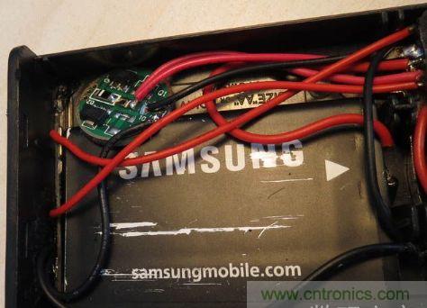 電池盒，安裝上鋰電池，用于外部強光LED供電