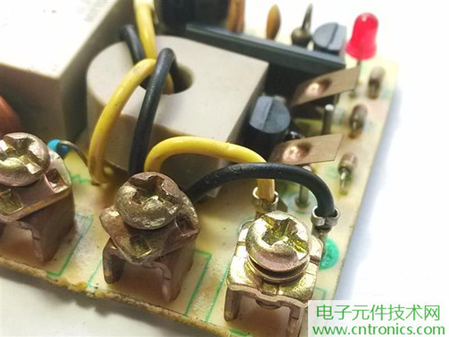 漏電保護器拆解：結(jié)構(gòu)有差異，做工不錯