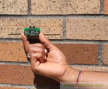 網友熱議：無電池手機能否實現(xiàn)？