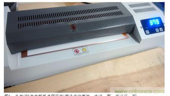 總共送8次電路板進層壓機(每個方向兩次，先送一面，再送另一面)