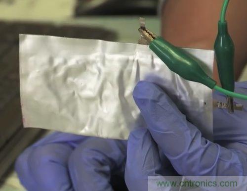 就是這么任性！柔性電池僅需1秒就充電完畢？