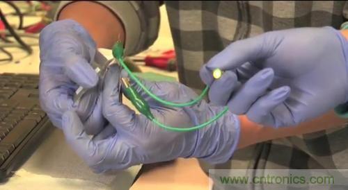 就是這么任性！柔性電池僅需1秒就充電完畢？