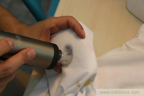 只有奶瓶大小的閃電去漬小神器 &mdash;&mdash;海爾咕咚手持式洗衣機(jī)