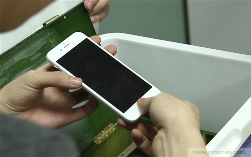 手機抗凍性能大挑戰：iPhone被完爆