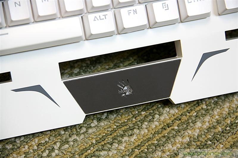 曾經的網吧統治者&mdash;雙飛燕血手幽靈機械鍵盤，真世界最快？