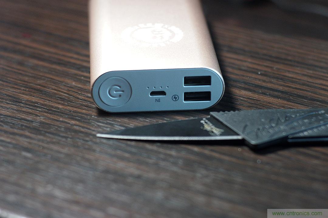 移動(dòng)電源也玩雙引擎？快到你想象不到