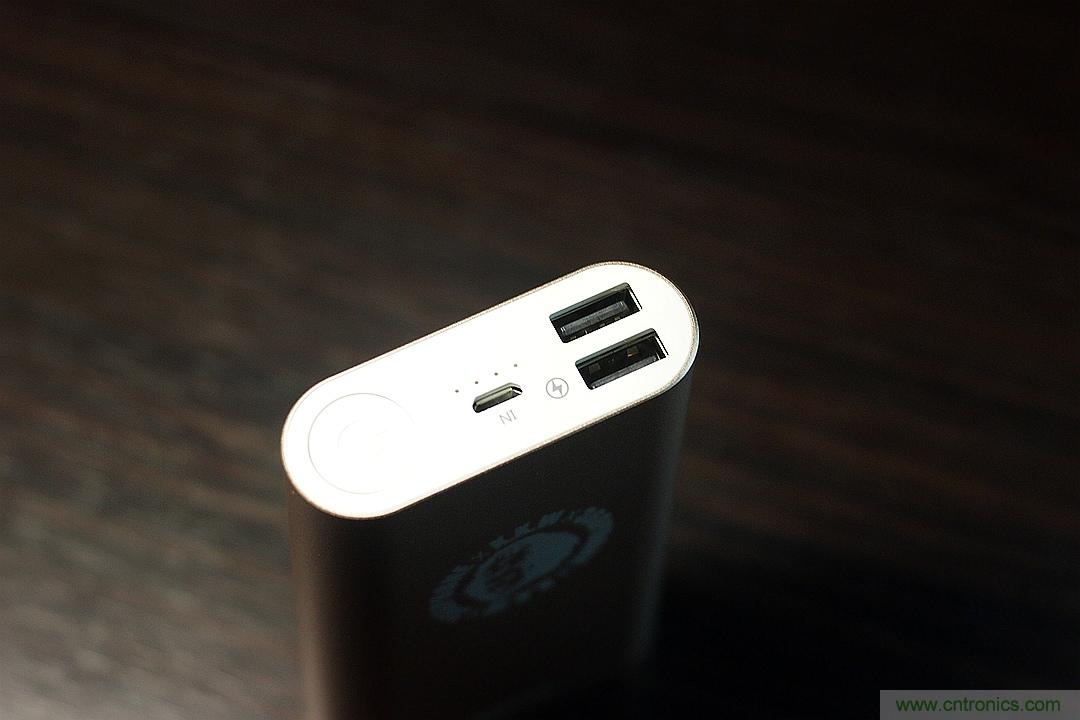 移動(dòng)電源也玩雙引擎？快到你想象不到