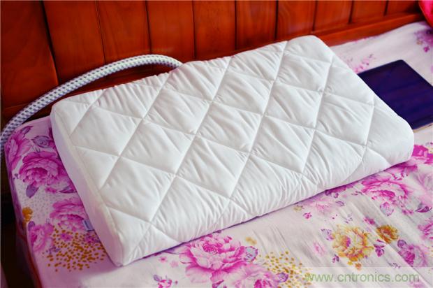 這個枕頭不僅能挽救睡眠還能挽救婚姻！