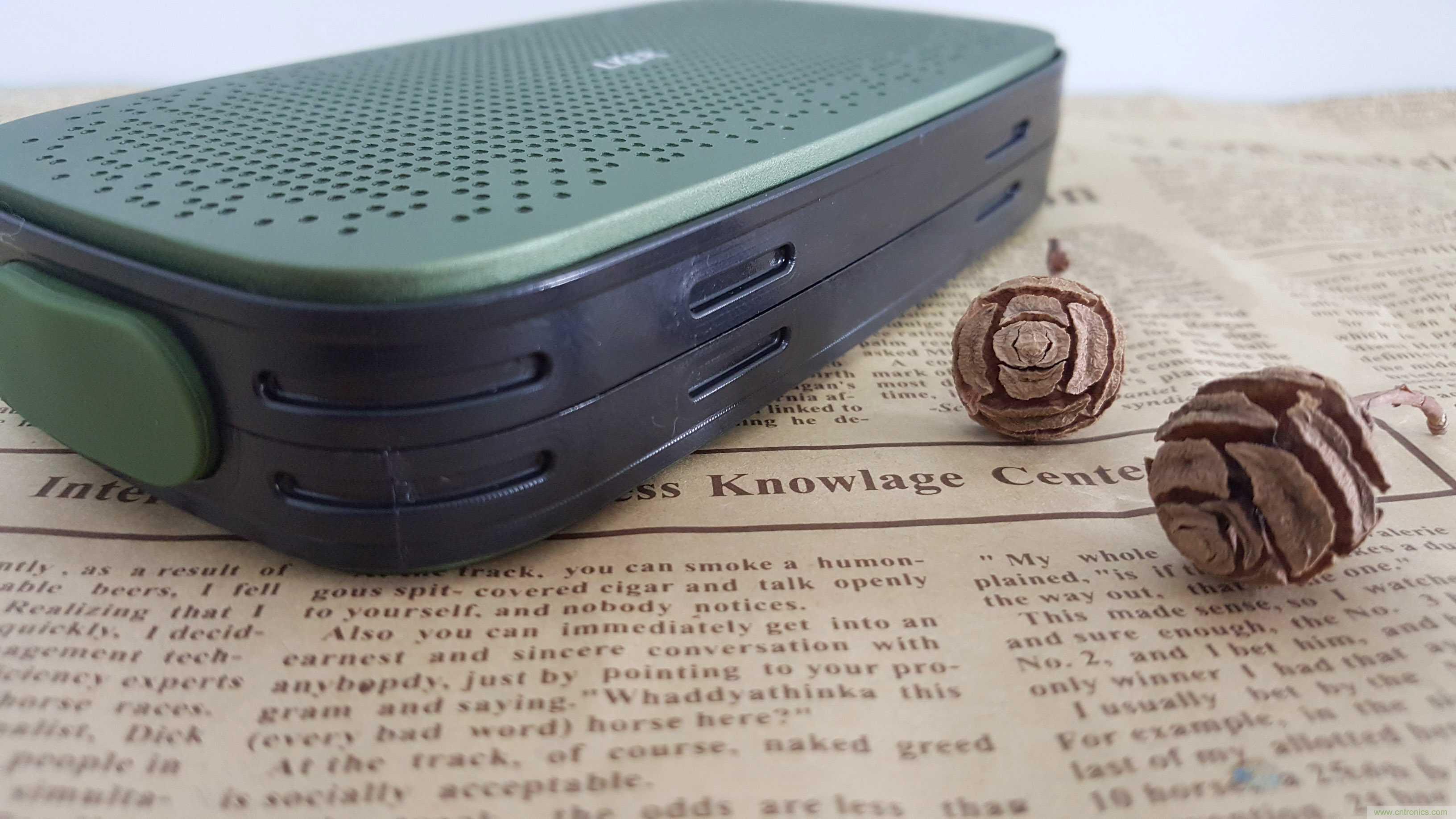 搞怪&ldquo;美人魚&rdquo;盡享靈克藍(lán)牙音箱的天籟之音！