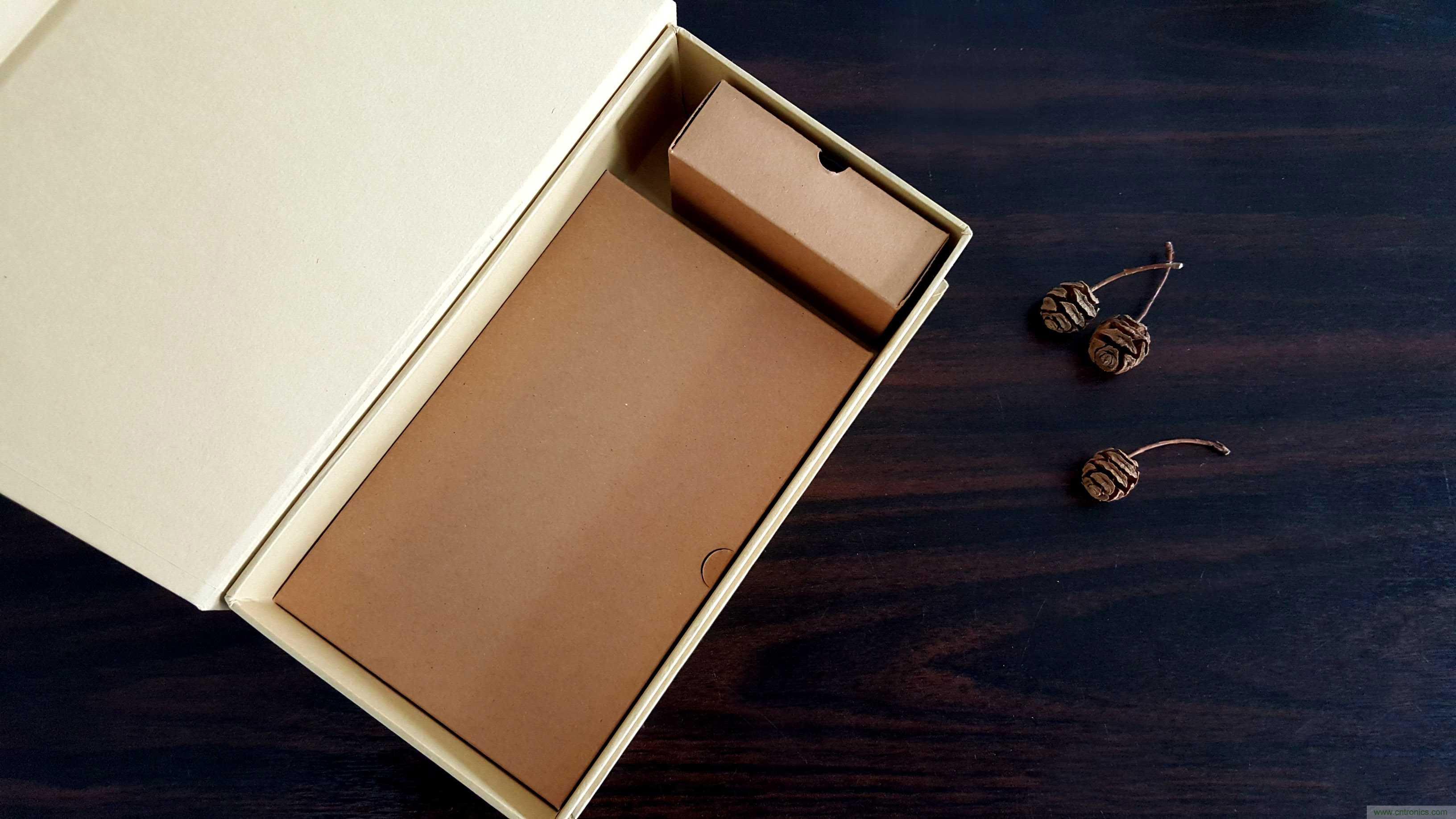 搞怪&ldquo;美人魚&rdquo;盡享靈克藍(lán)牙音箱的天籟之音！