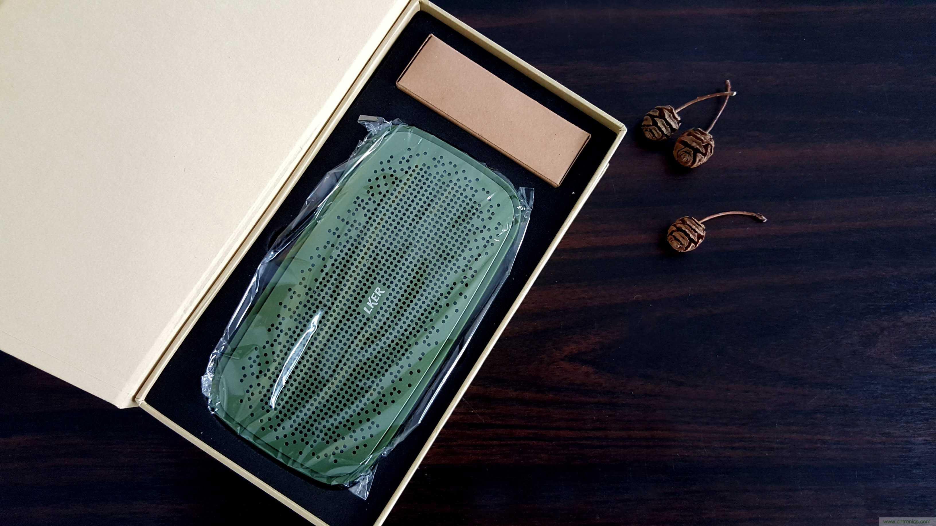 搞怪&ldquo;美人魚&rdquo;盡享靈克藍(lán)牙音箱的天籟之音！