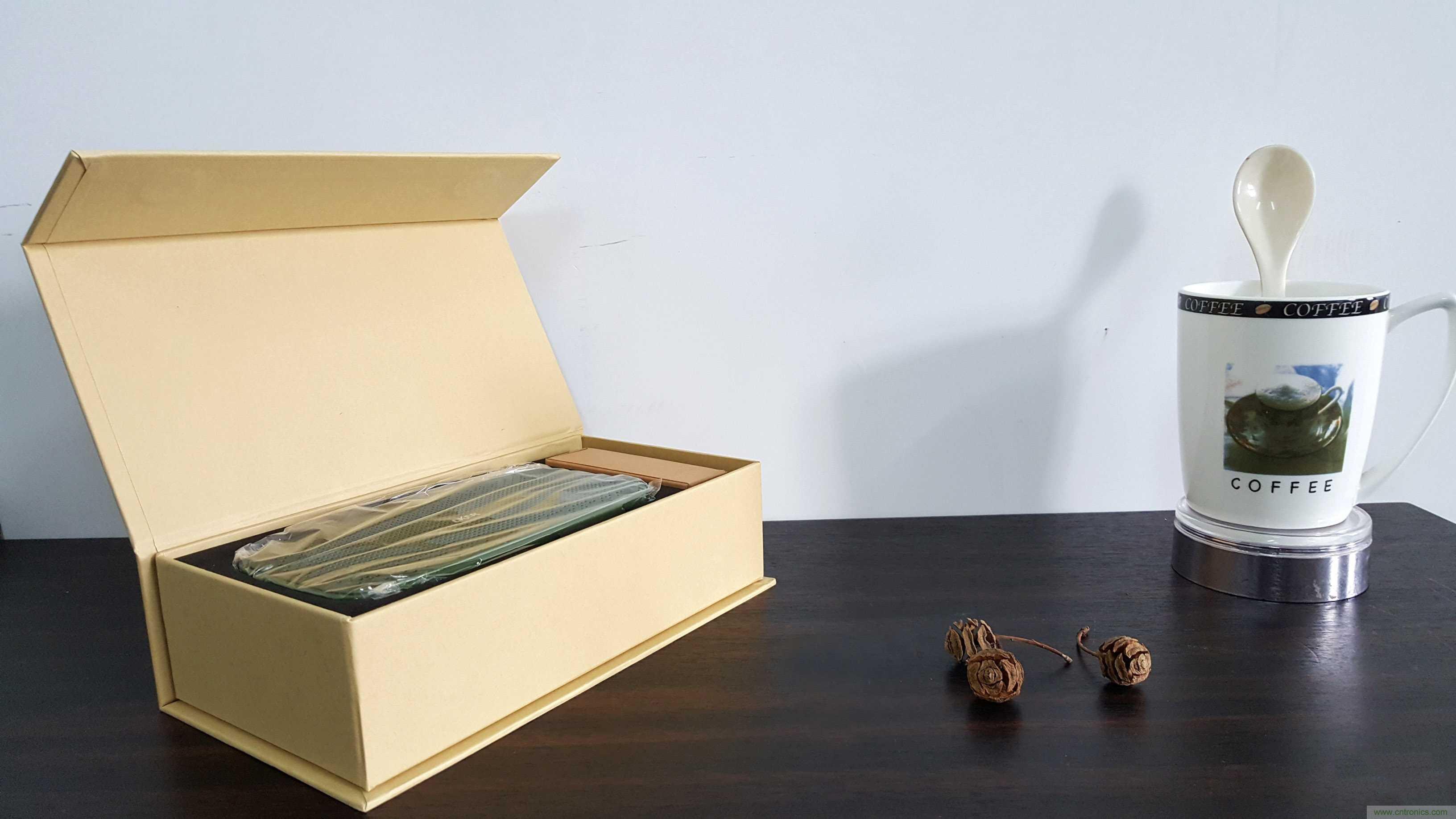 搞怪&ldquo;美人魚&rdquo;盡享靈克藍(lán)牙音箱的天籟之音！