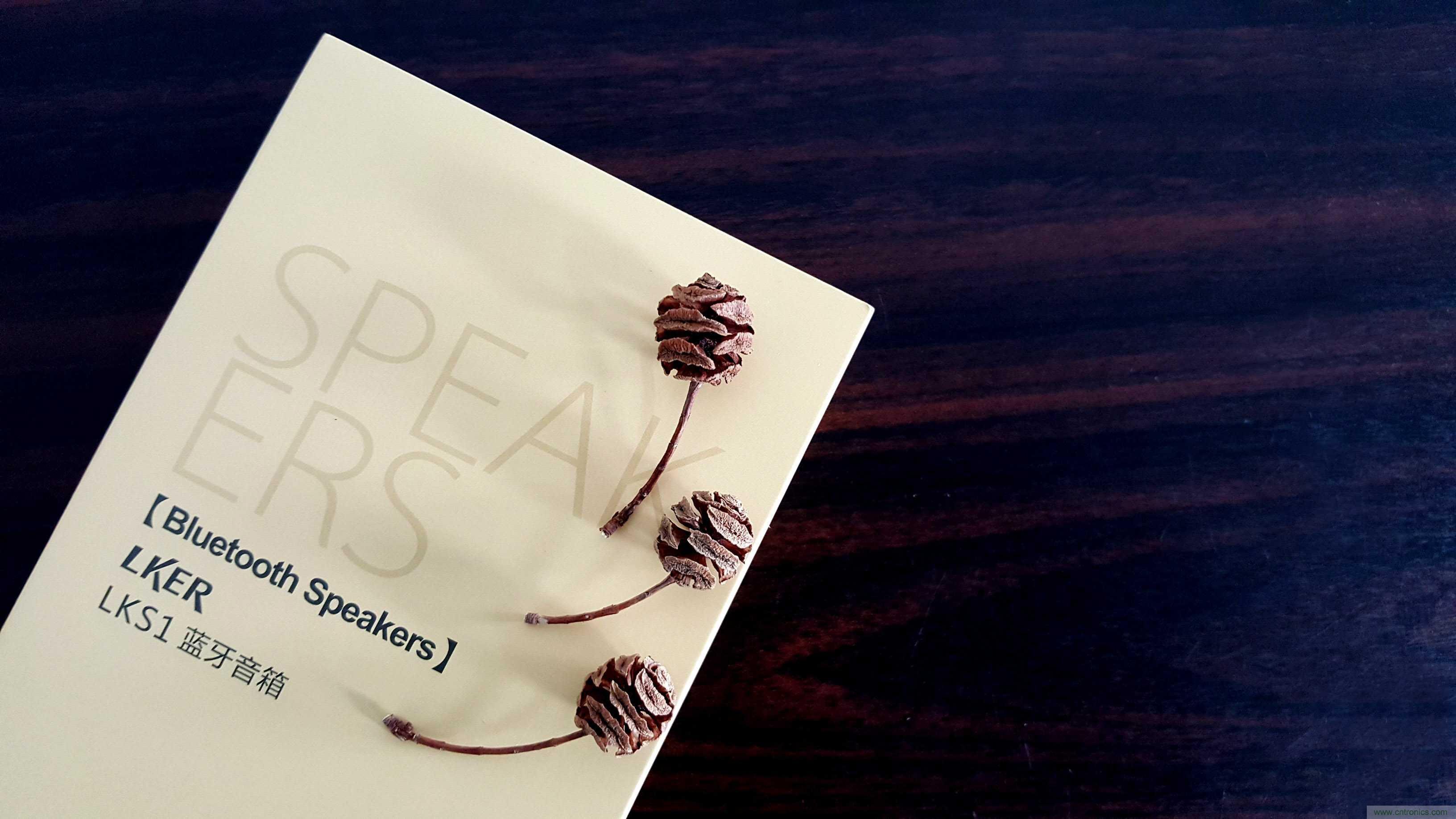 搞怪&ldquo;美人魚&rdquo;盡享靈克藍(lán)牙音箱的天籟之音！