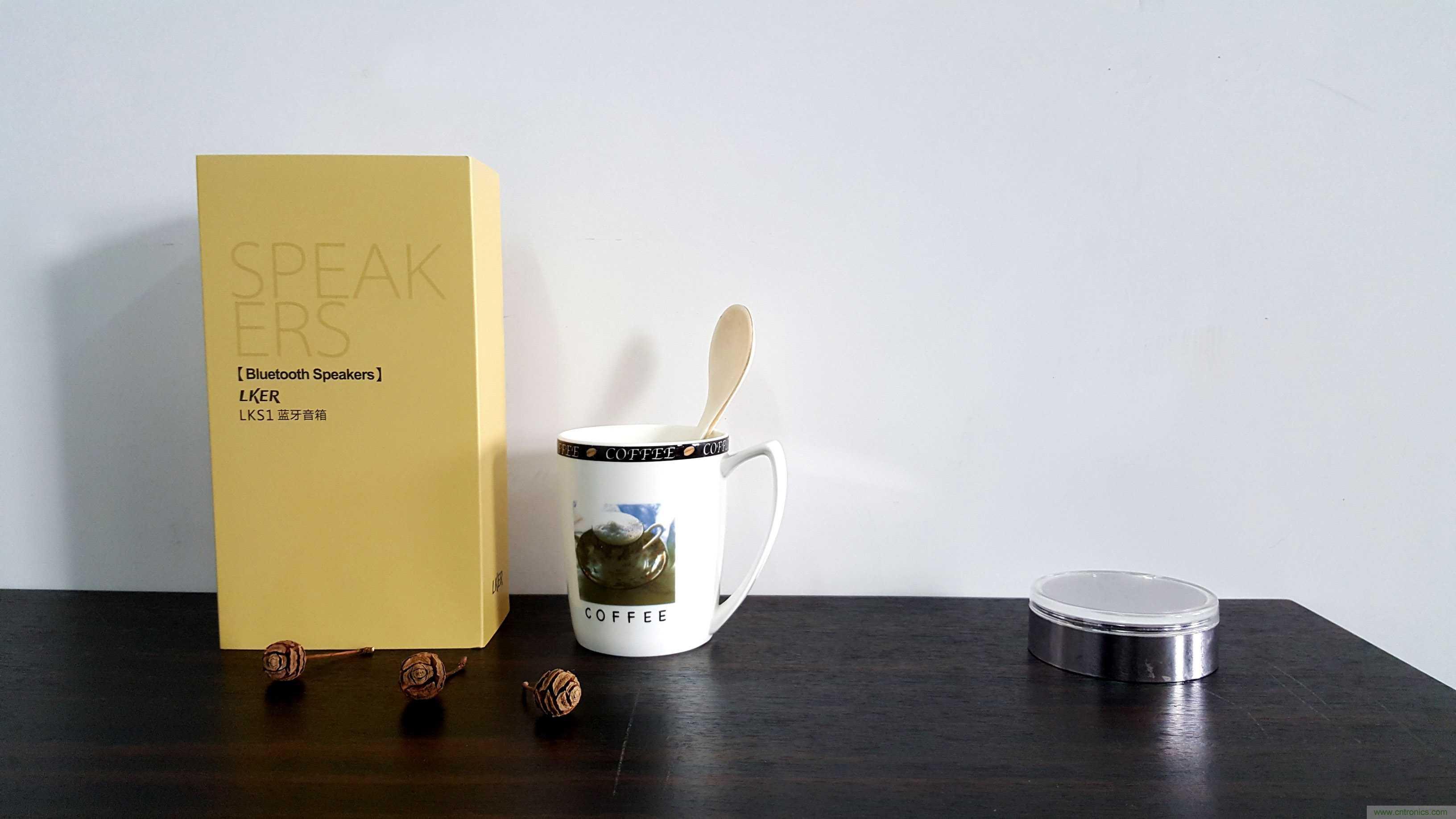 搞怪&ldquo;美人魚&rdquo;盡享靈克藍(lán)牙音箱的天籟之音！