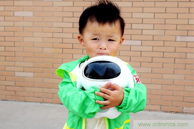 &ldquo;爸爸再不陪我，我就長大了&rdquo;&mdash;&mdash;小騰機器人