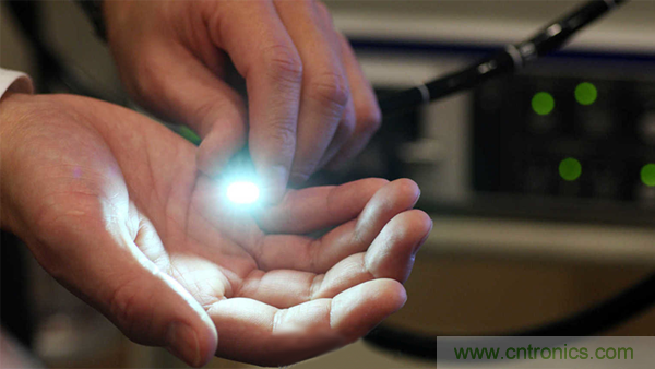 簡述LED恒流驅動器與恒壓驅動器的區別