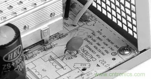 電源內部&ldquo;一目了然&rdquo;